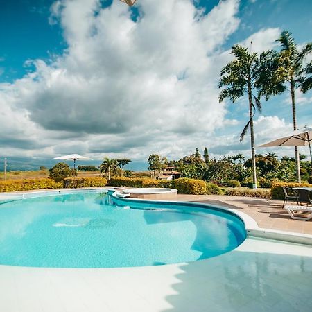 Hotel Arrayanes Del Quindio Montenegro Bagian luar foto