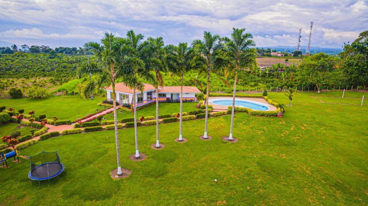 Hotel Arrayanes Del Quindio Montenegro Bagian luar foto