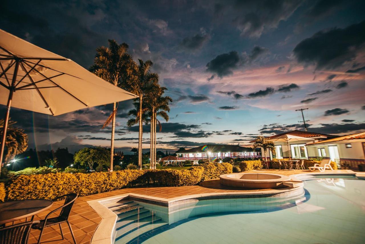 Hotel Arrayanes Del Quindio Montenegro Bagian luar foto