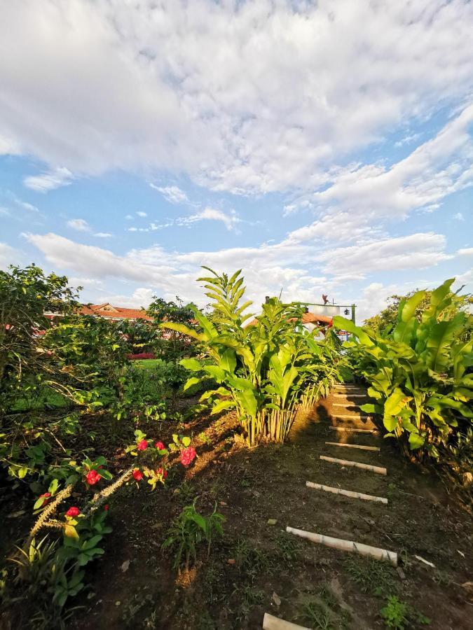 Hotel Arrayanes Del Quindio Montenegro Bagian luar foto