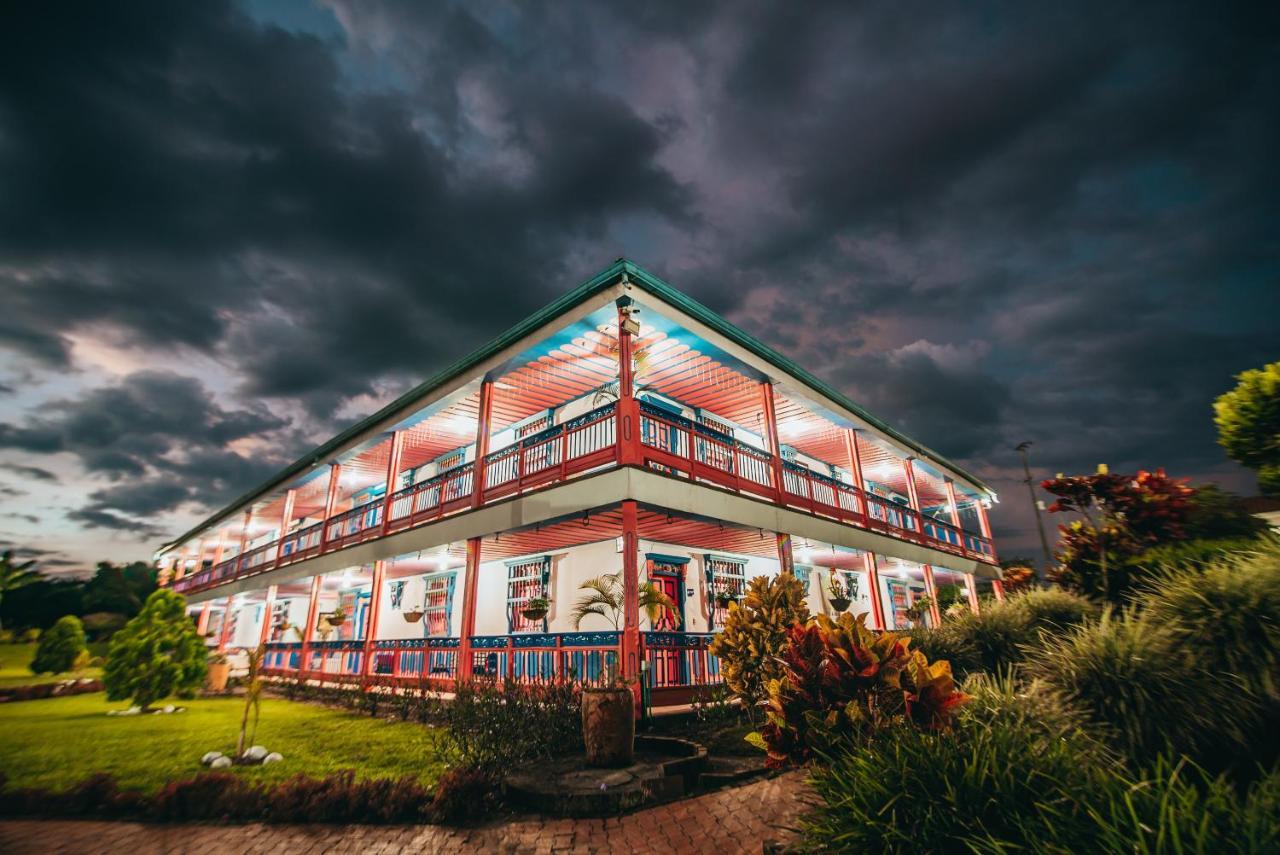 Hotel Arrayanes Del Quindio Montenegro Bagian luar foto