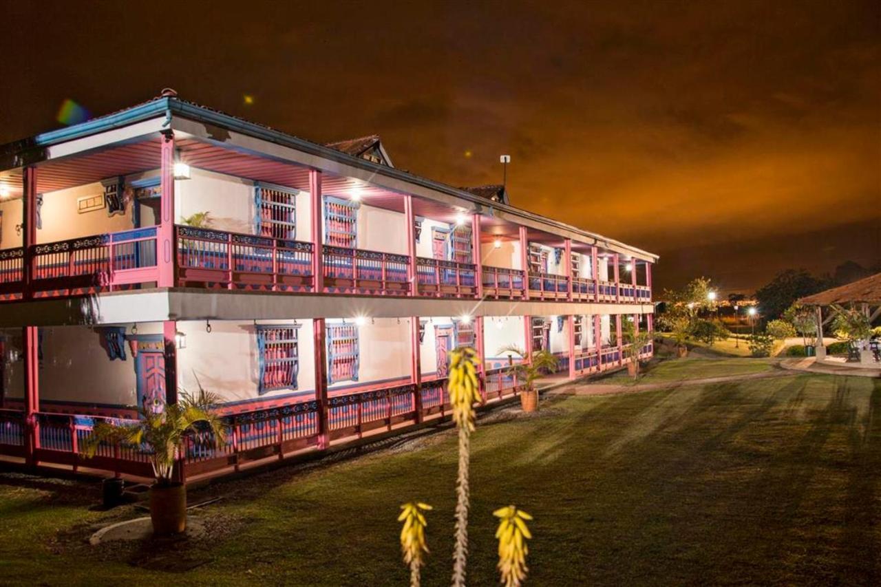 Hotel Arrayanes Del Quindio Montenegro Bagian luar foto