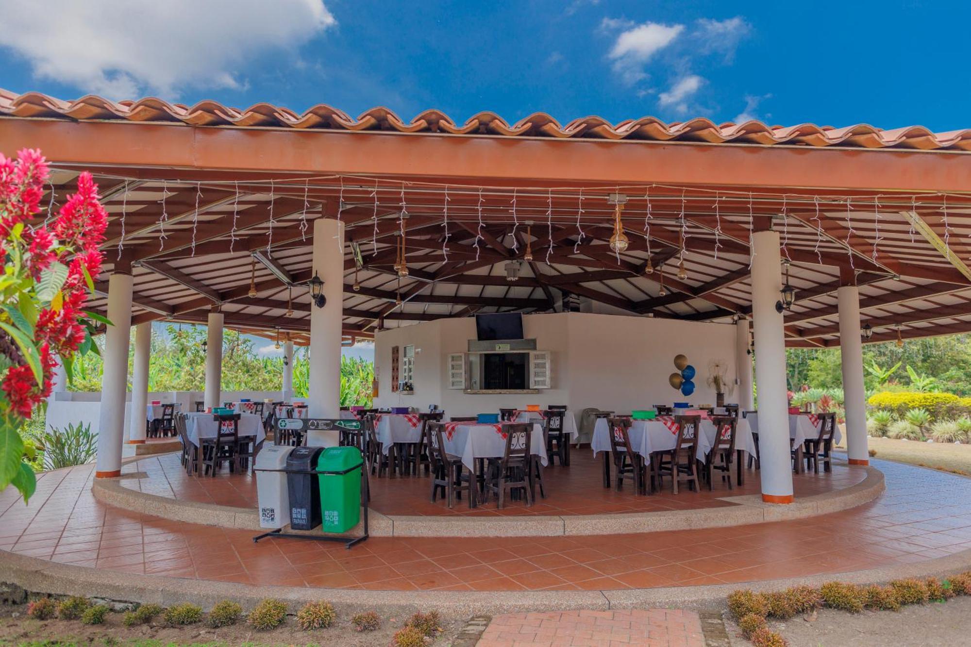 Hotel Arrayanes Del Quindio Montenegro Bagian luar foto